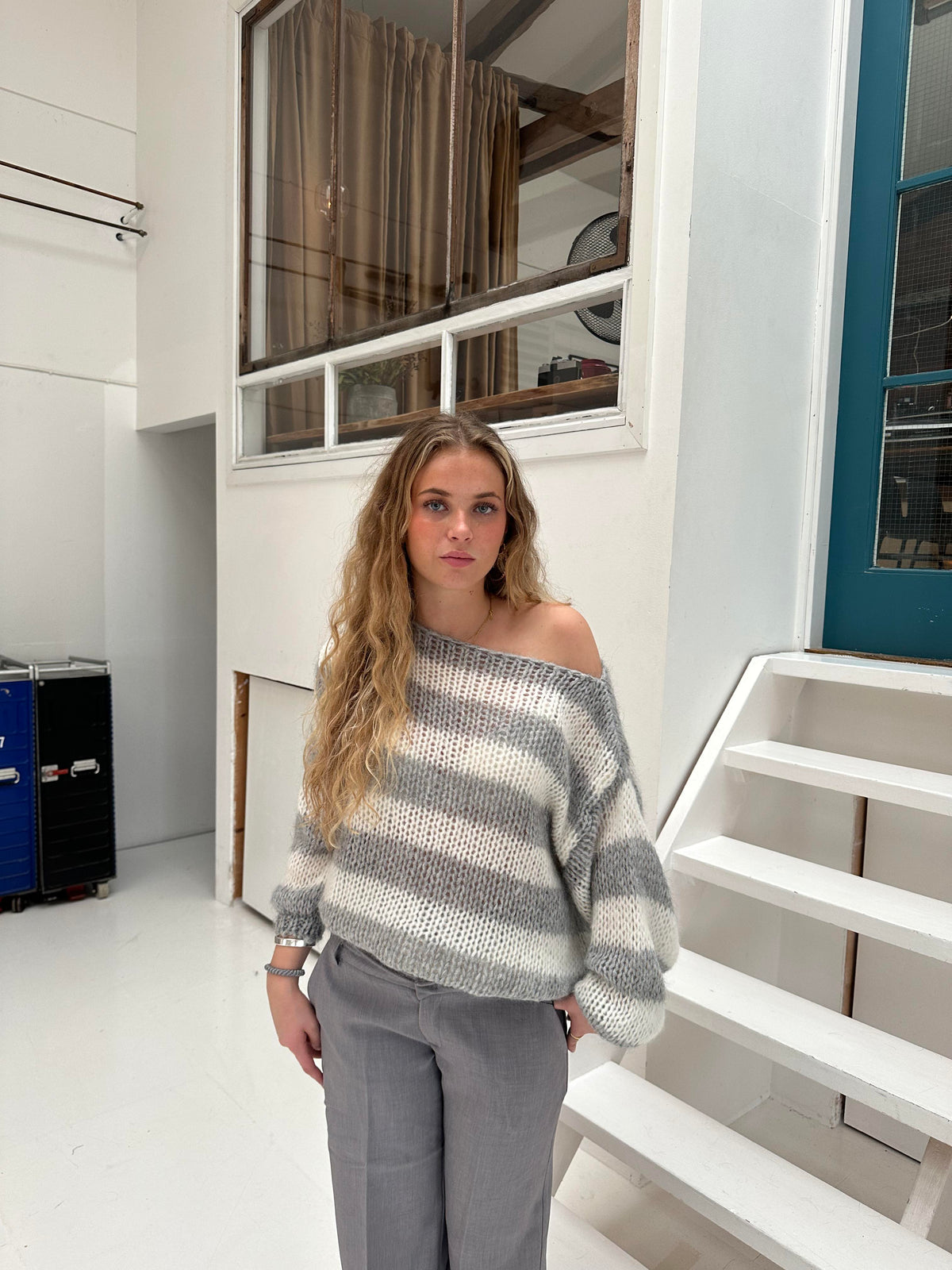 Sweter Damski | Oversize Krój z Okrągłym Dekoltem i Długim Rękawem